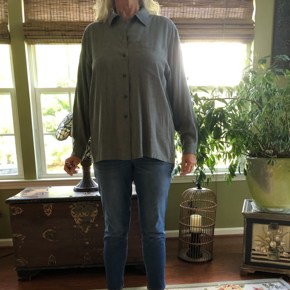 EUC ELISABETH Gray Button Down Long Sleeve Shirt